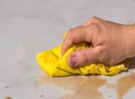 Cách tẩy vết nước chè trên sàn nhà hãy thử ngay