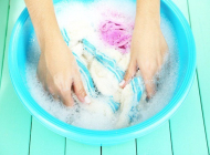Mẹo khử mùi mồ hôi trên quần áo hoàn toàn triệt để