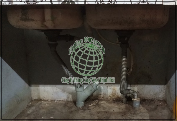 Vị tr&iacute; bồn rửa ch&eacute;n bị nghẹt.