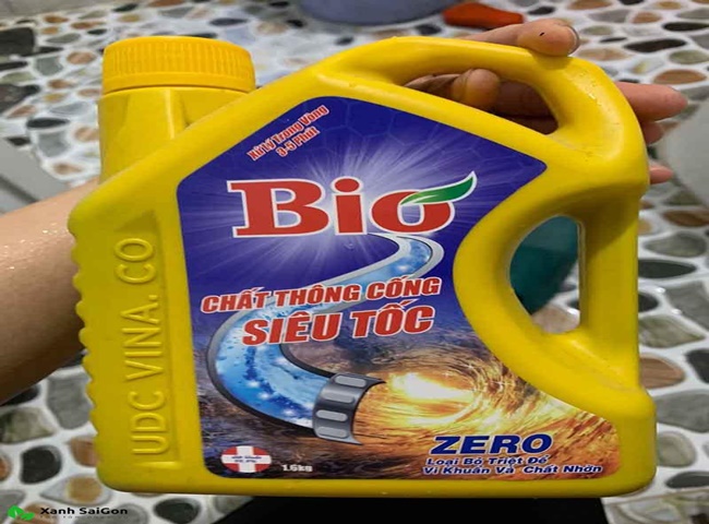 Cần đeo đồ bảo hộ khi sử dụng nước thông cống