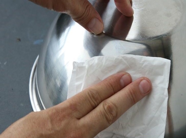 Vệ sinh inox bằng hóa chất tẩy inox