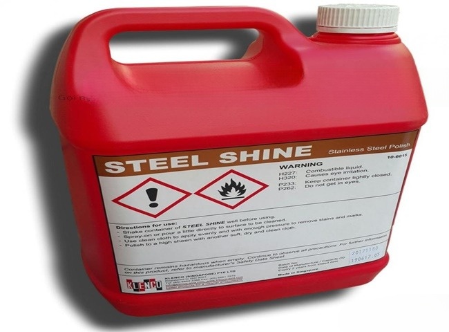 Sử dụng h&oacute;a chất l&agrave;m sạch inox Steel Shine