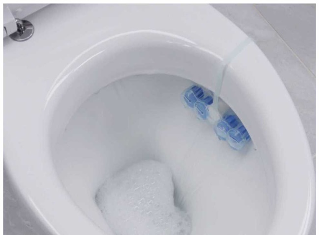 Sử dụng viên tẩy bồn cầu đúng thời gian