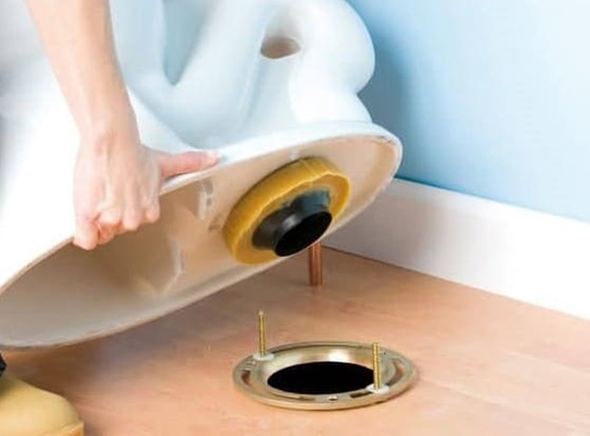 Do phần gioăng cao su của van xả không còn độ đàn hồi