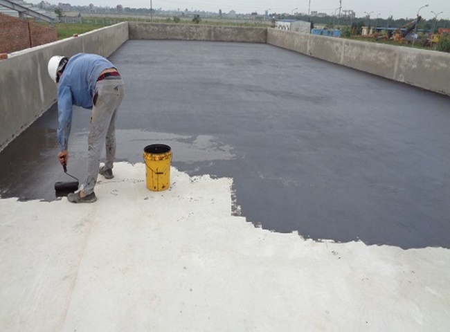 Cách chống thấm trần nhà bị dột bằng nhựa đường