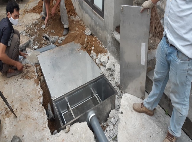 Dịch vụ h&uacute;t bể mỡ TPHCM chỉ ra những nguy&ecirc;n nh&acirc;n phổ biến