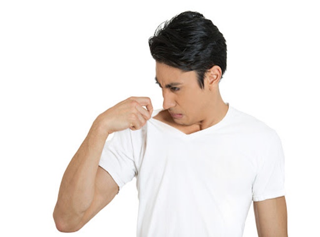 Mất tự tin do quần &aacute;o của bạn c&oacute; m&ugrave;i mồ h&ocirc;i