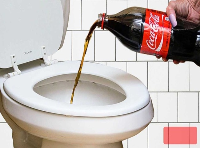 Thông tắc bồn cầu hiệu quả với coca